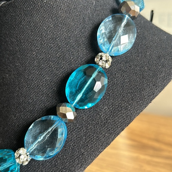 STUNNING Faceted Stone Necklace - Picture 4 of 9